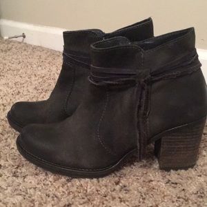 Miz Mooz leather ankle boots. 8.5